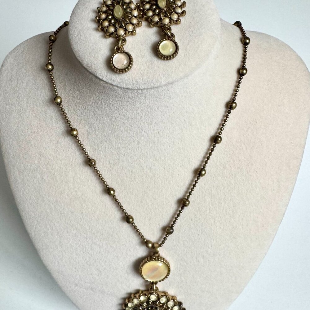 Vintage Lucky Gold Tone Moonglow Pendant Necklace with Matching Dangle Earrings - Picture 4 of 16